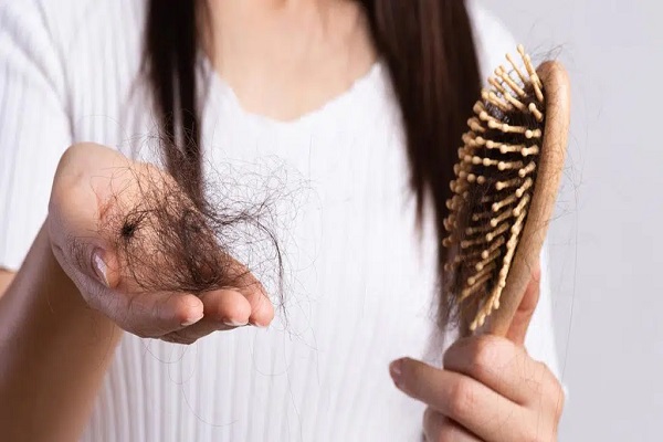 Queda de cabelo: causas e tratamentos para um problema comum!