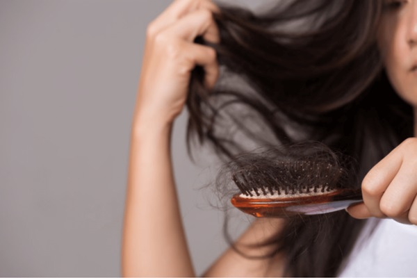 Queda de cabelo: causas, tratamentos e terapias eficazes para restaurar a saúde capilar!